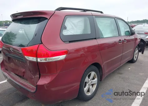 2011 Toyota Sienna Base V6 z USA, uszkodzony, nr VIN 5TDZK3DC5BS158065